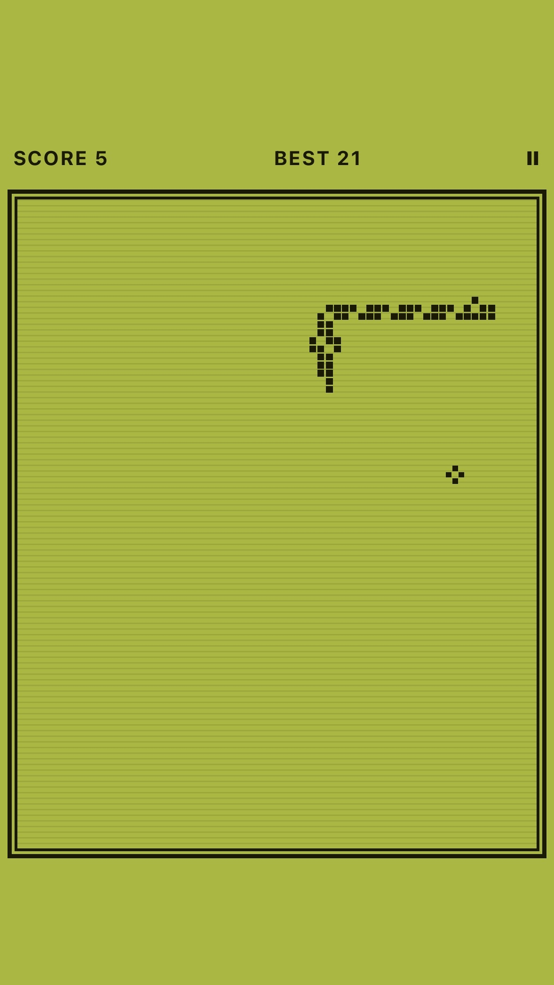 Snake Classic early gameplay showing score and snake moving toward food